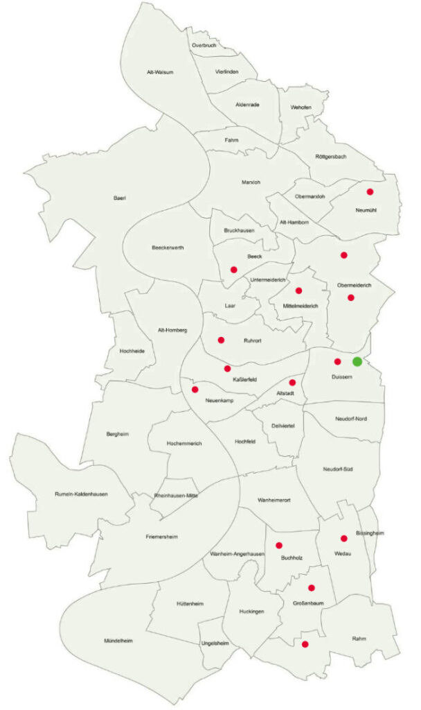 Karte von Duisburg, Deutschland, unterteilt in Stadtteile, mit roten Punkten für verschiedene Kindertageseinrichtungen und einem grünen Punkt im Stadtteil Duissern. Weitere Markierungen oder Beschriftungen sind nicht vorhanden.
